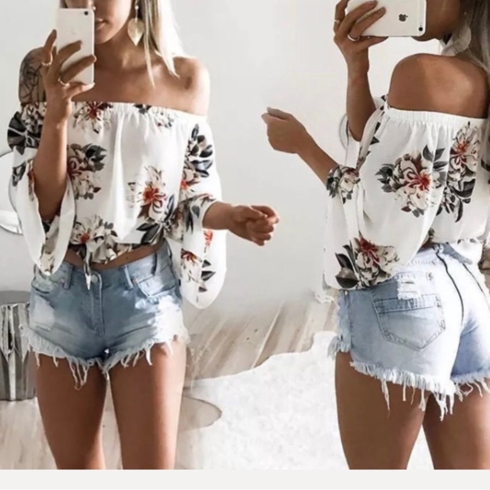 🔥 Sexy off the shoulder Crop top 🔥